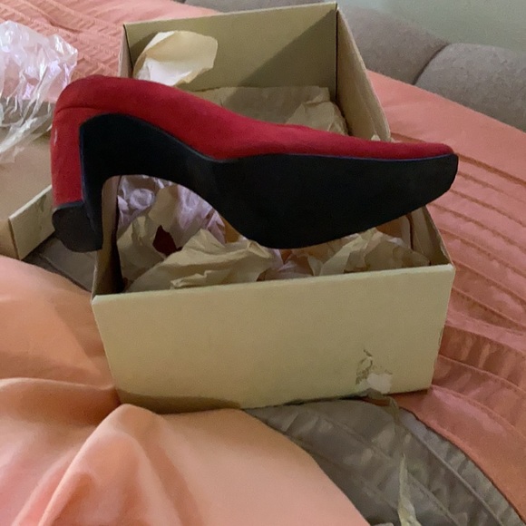Shoes pumps.   Red. - Picture 4 of 10